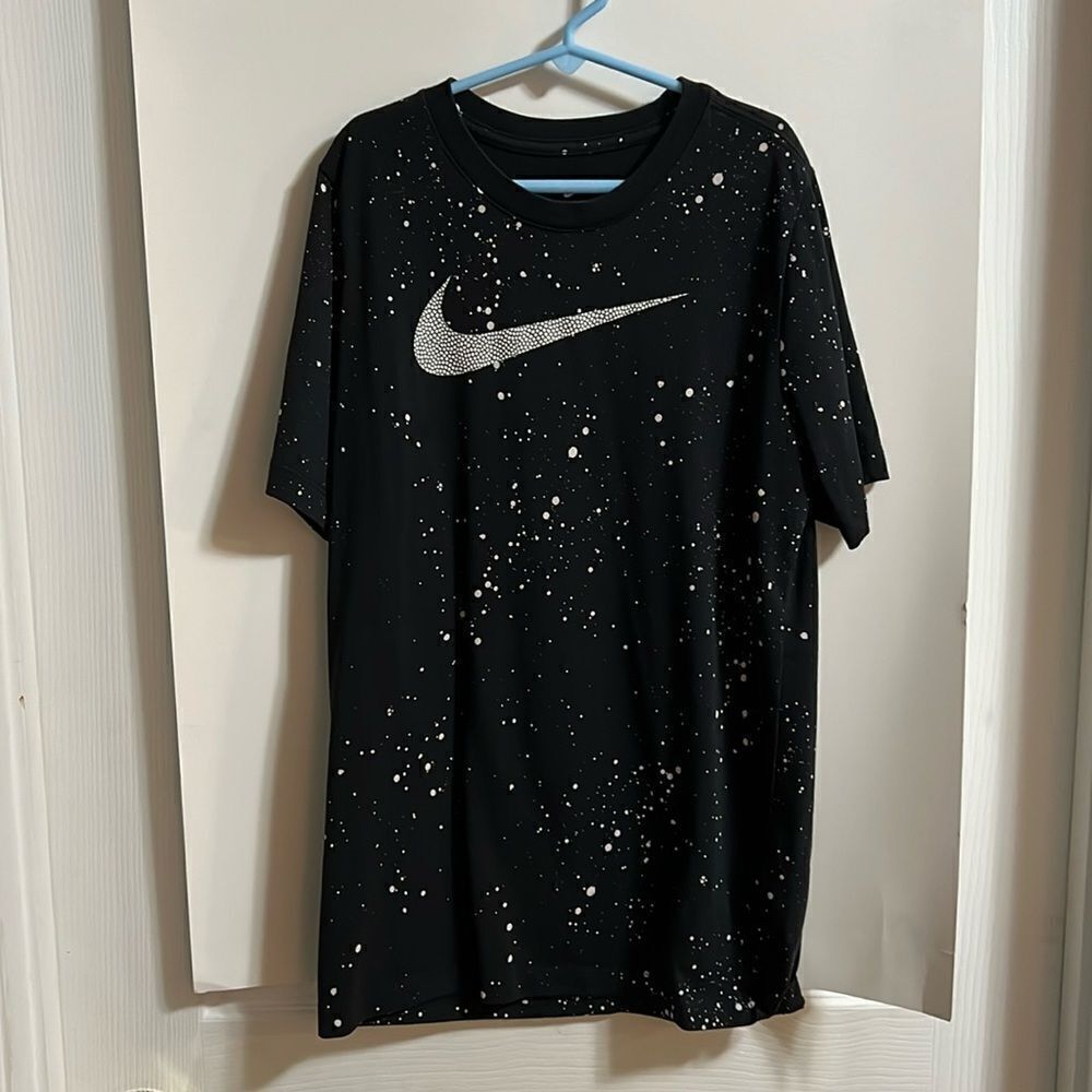 Nike size large (14-16) Dri-fit youth boys black/white shirt.
